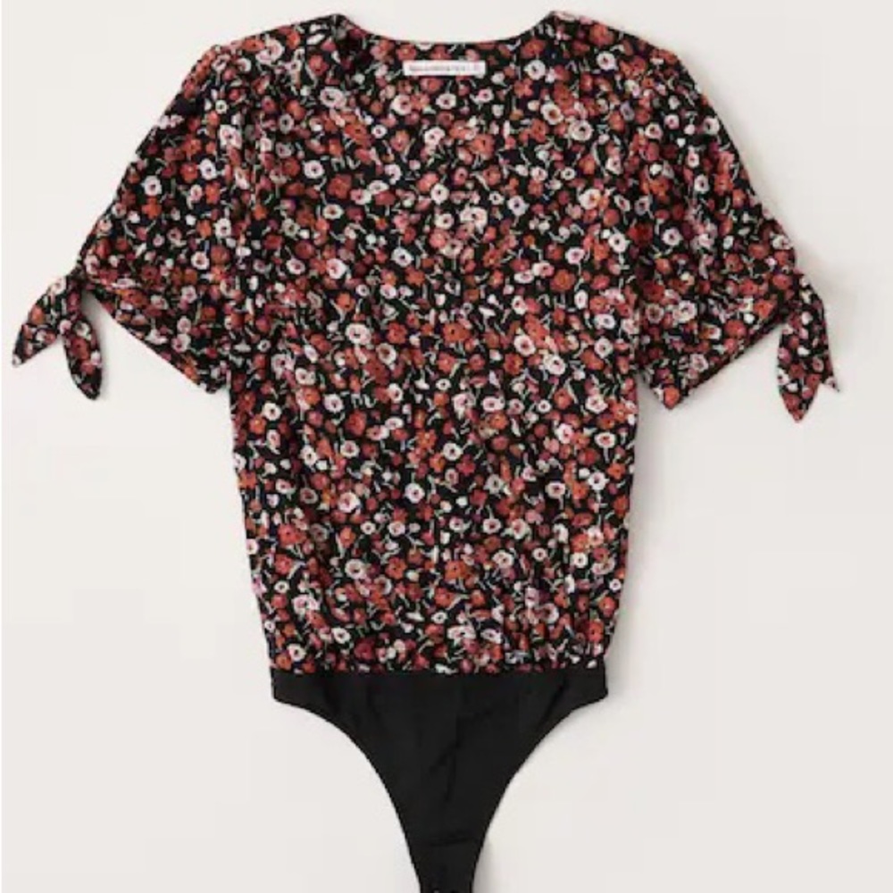 NWT Abercrombie Short Sleeve Wrap-Front Floral Bodysuit - Size XS